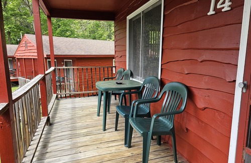 Lake George Cabin | The Gold Eagle Cottage 14
