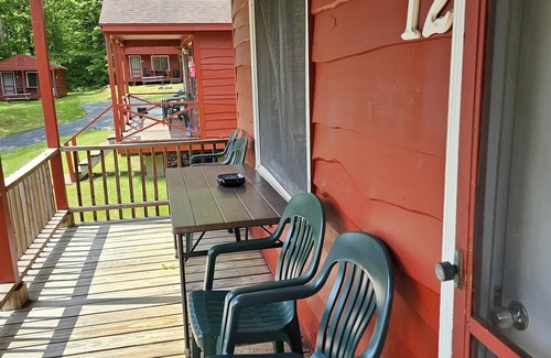 Lake George Cabin | The Gold Eagle Cottage 12
