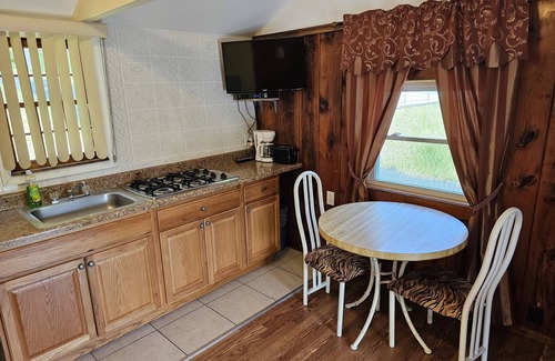 Lake George Cabin | The Gold Eagle Cottage 6