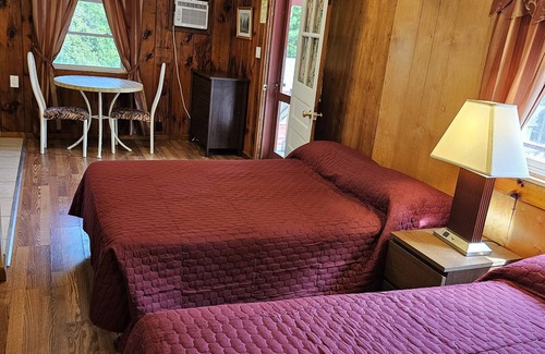Lake George Cabin | The Gold Eagle Cottage 6