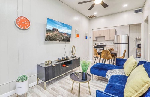 Pershing - Government Hill Cottage | The Golden Dawn Cottage