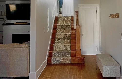 Midtown House | The Golden Getaway! Near Zoo, CHI Event center, TD Ameritrade and Nightlife!