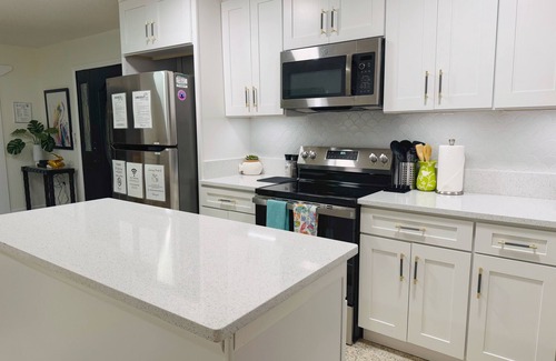 Flor-a-mar House | The Golden Pelican – Your Waterfront Escape in Gulf Harbors
