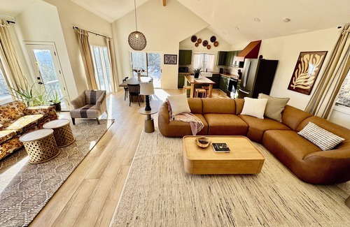 Morrison House | The Good Life Mountain Home - Red Rocks w/spa
