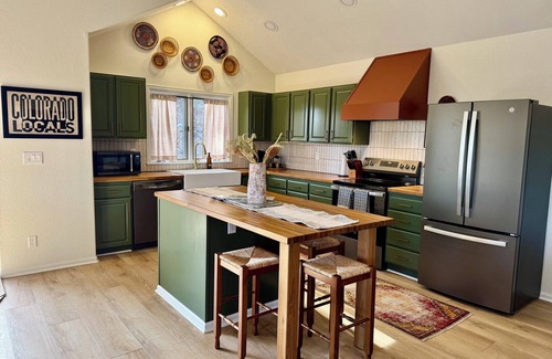 Morrison House | The Good Life Mountain Home - Red Rocks w/spa