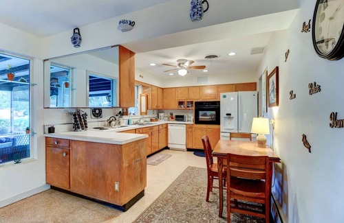 Kingston House | The Good Ole` Days, King Bed, Pet Friendly