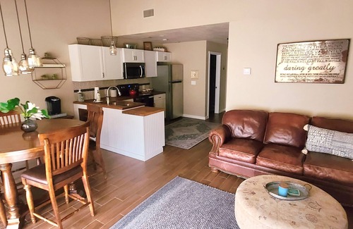 Salado Condo | The Goodfellow