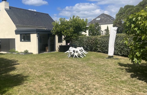 Saint-Gildas-de-Rhuys House | The Govelins beach and the village on foot