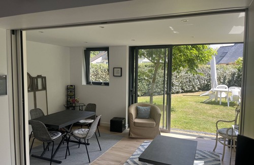Saint-Gildas-de-Rhuys House | The Govelins beach and the village on foot