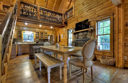Blue Ridge Cabin | The Gracely Anne | Mtn Views | Fire Pit