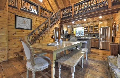 Blue Ridge Cabin | The Gracely Anne | Mtn Views | Fire Pit