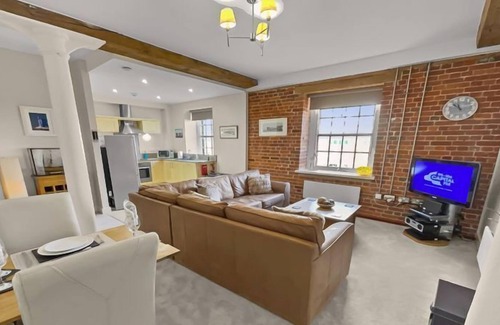 Gosport Apartment | The Granary - 2nd Floor 2 Bedroom Property on Gosport Foreshore sleeping 4