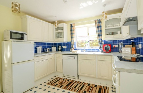 King's Lynn Cottage | THE GRANARY COTTAGE, family friendly, with a garden in Gayton