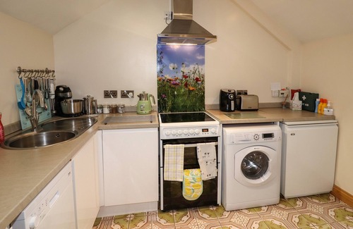Rushton Spencer Cottage | THE GRANARY, family friendly, character holiday cottage in Biddulph
