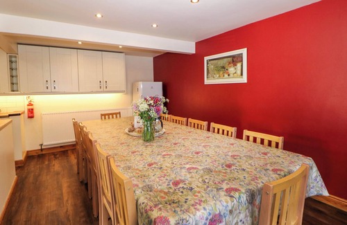Hopton Cottage | THE GRANARY, family friendly, character holiday cottage in Hopton