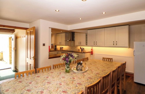 Hopton Cottage | THE GRANARY, family friendly, character holiday cottage in Hopton