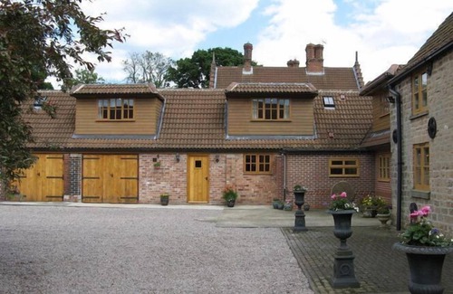 Newark upon Trent House | The Granary Cottage, 10 acres set within the gated grounds of Newstead Abbey.