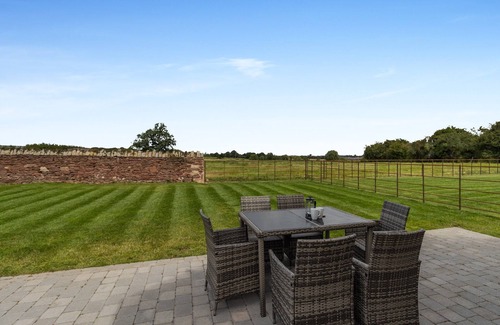 Shrewsbury Cottage | The Granary - UK44074