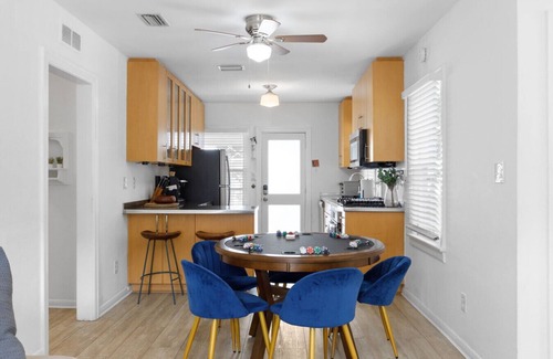 Historic Hyde Park North House | The Grand Hyde Out - Adorable 4BR Hyde Park Home with Hot Tub