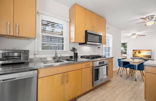 Historic Hyde Park North House | The Grand Hyde Out - Adorable 4BR Hyde Park Home with Hot Tub