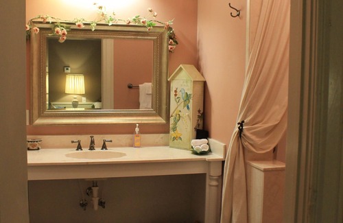 Pascagoula Bed & Breakfast | The Grand Magnolia Ballroom & Suites