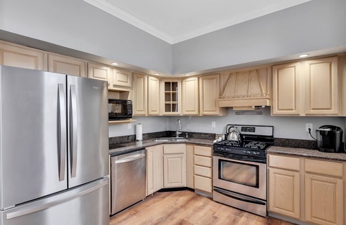 Saratoga Springs Apartment | The Grand Mare Whitney | King Bed | Sleeps 4