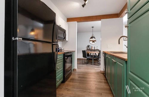 East Kootenay Apartment | The Grand Peak | Pool | Hot Tub | Fireplace | Gym