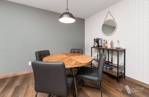 East Kootenay Apartment | The Grand Peak | Pool | Hot Tub | Fireplace | Gym