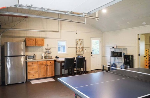 Onondaga House | The Grand Riverhouse & Bunkhouse