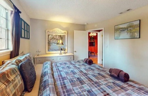 Eureka Springs Historic District Hotel | The Grand Suite at Tradewinds