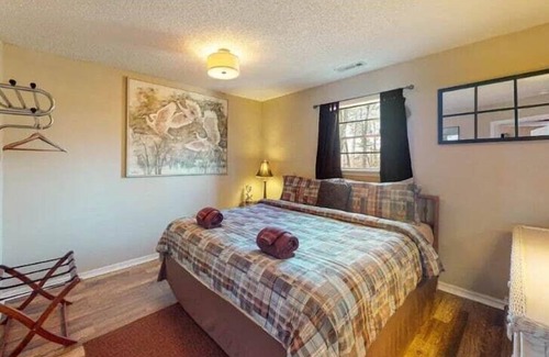 Eureka Springs Historic District Hotel | The Grand Suite at Tradewinds