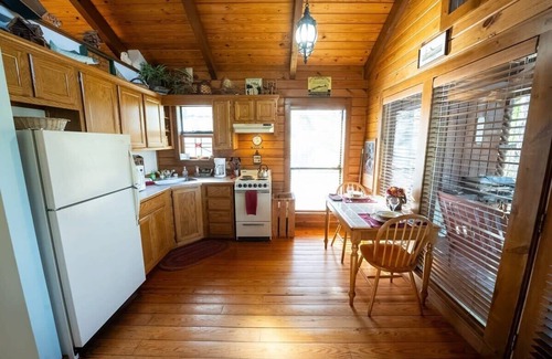 Eureka Springs Cabin | The Grand View, Heart Shaped Tub at Red Bud Valley