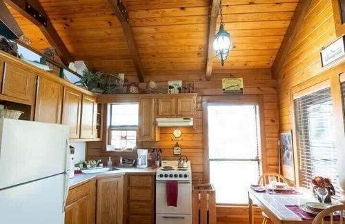 Eureka Springs Cabin | The Grand View, Heart Shaped Tub at Red Bud Valley