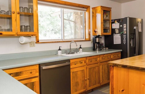 Payson House | The Granite House: Spacious 5-bedroom house in charming Payson with WiFi, AC
