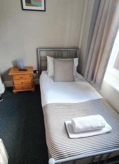 Southampton City Centre Hotel | The Grapes Pub