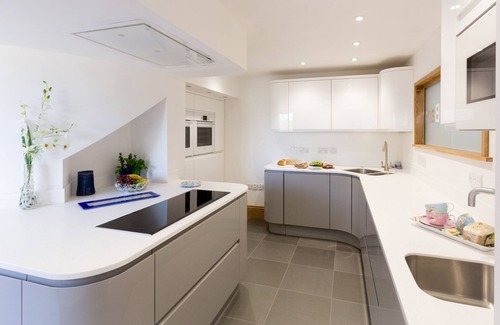 Howtown House | The Great Barn - Luxury Home with Lake Access - Dog-friendly