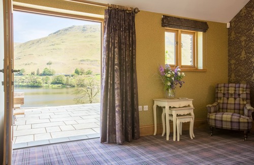 Howtown House | The Great Barn - Luxury Home with Lake Access - Dog-friendly