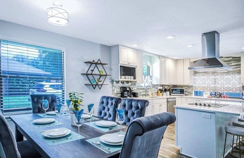 Orange Park Bed & Breakfast | The Great Escape Pool Home-Private Resort, 5bedrooms upto 12 sleep