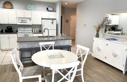 Sea Trail House | The Great Escape - Updated and spacious condo