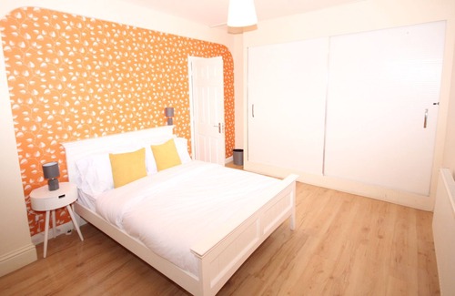 Heston Central Apartment | The Great Western House