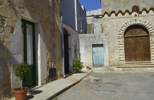 Tricase Apartment | The Green Door - apartment located in Piazza Sant'Eufemia in Tricase - Lecce-.