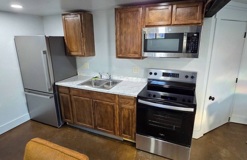 Trenton House | The Green House! Sleeps 12
