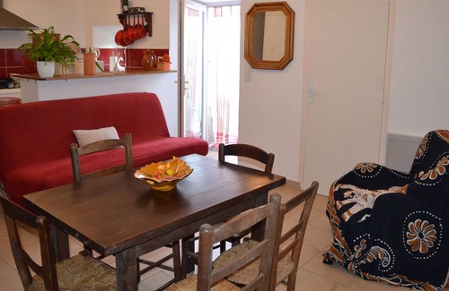 Grezes Apartment | The Green Nest in Saint Sulpice sur Célé welcomes you with your dog