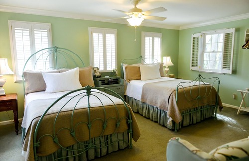 Elsah Hotel | The Green Tree Inn
