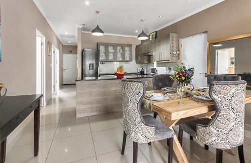 Bloubergstrand Bed & Breakfast | The Greenfields Suite