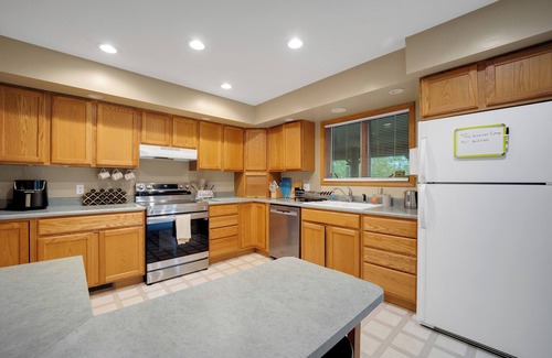 Cheboygan House | The Greenwall Cottage: Watch the Leaves Change Over Lake Huron