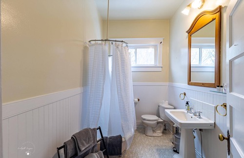 Blackstone Bed & Breakfast | The Grey Swan Inn