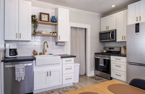 Fort Bragg House | The Grove - Quaint Mendocino cottage just minutes from the beach!