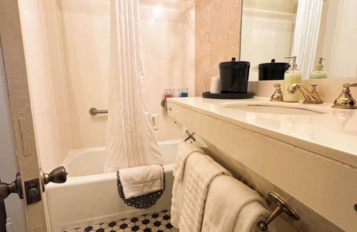 Natchez Bed & Breakfast | The Guest House Historic Mansion