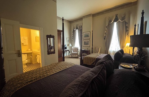 Natchez Bed & Breakfast | The Guest House Historic Mansion